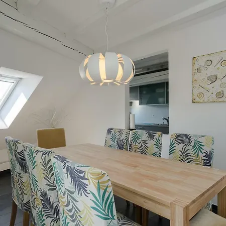 Big At Main Station Apartment *